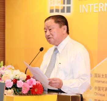 图为台达环境与教育基金会董事长郑崇华